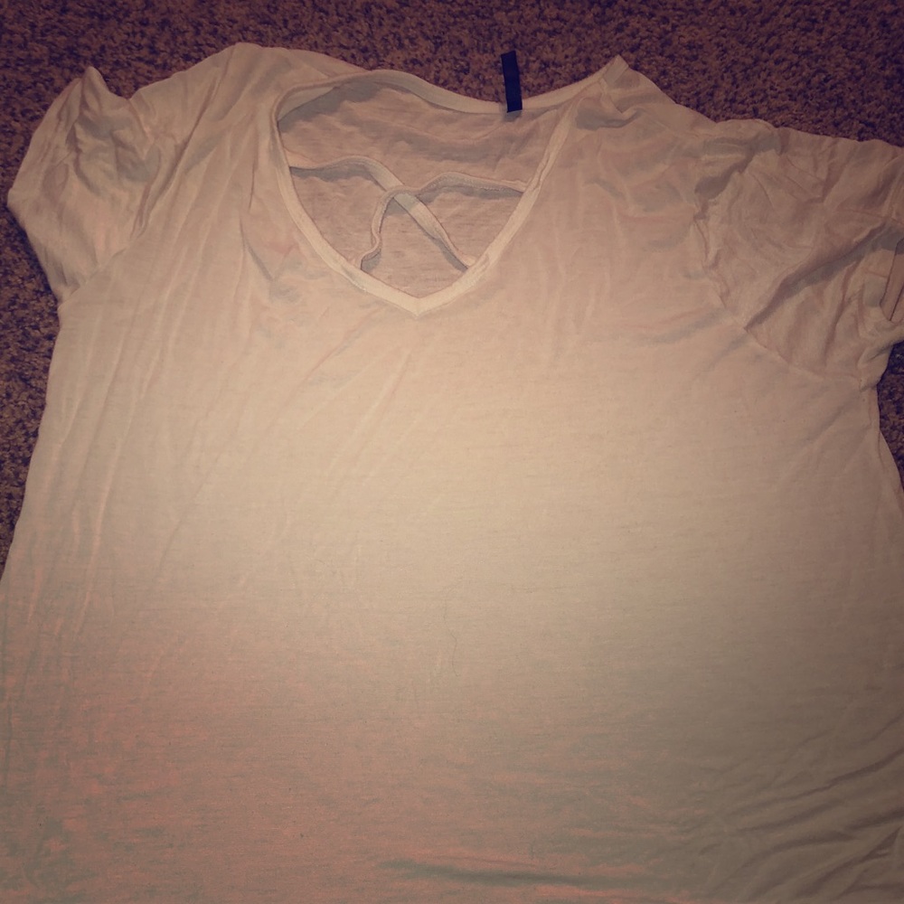 White shortsleeved crisscross top